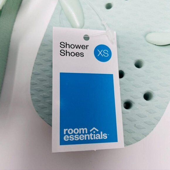 Room Essentials - Shower Shoes - Flip Flops - Extra Small - Seafoam Green