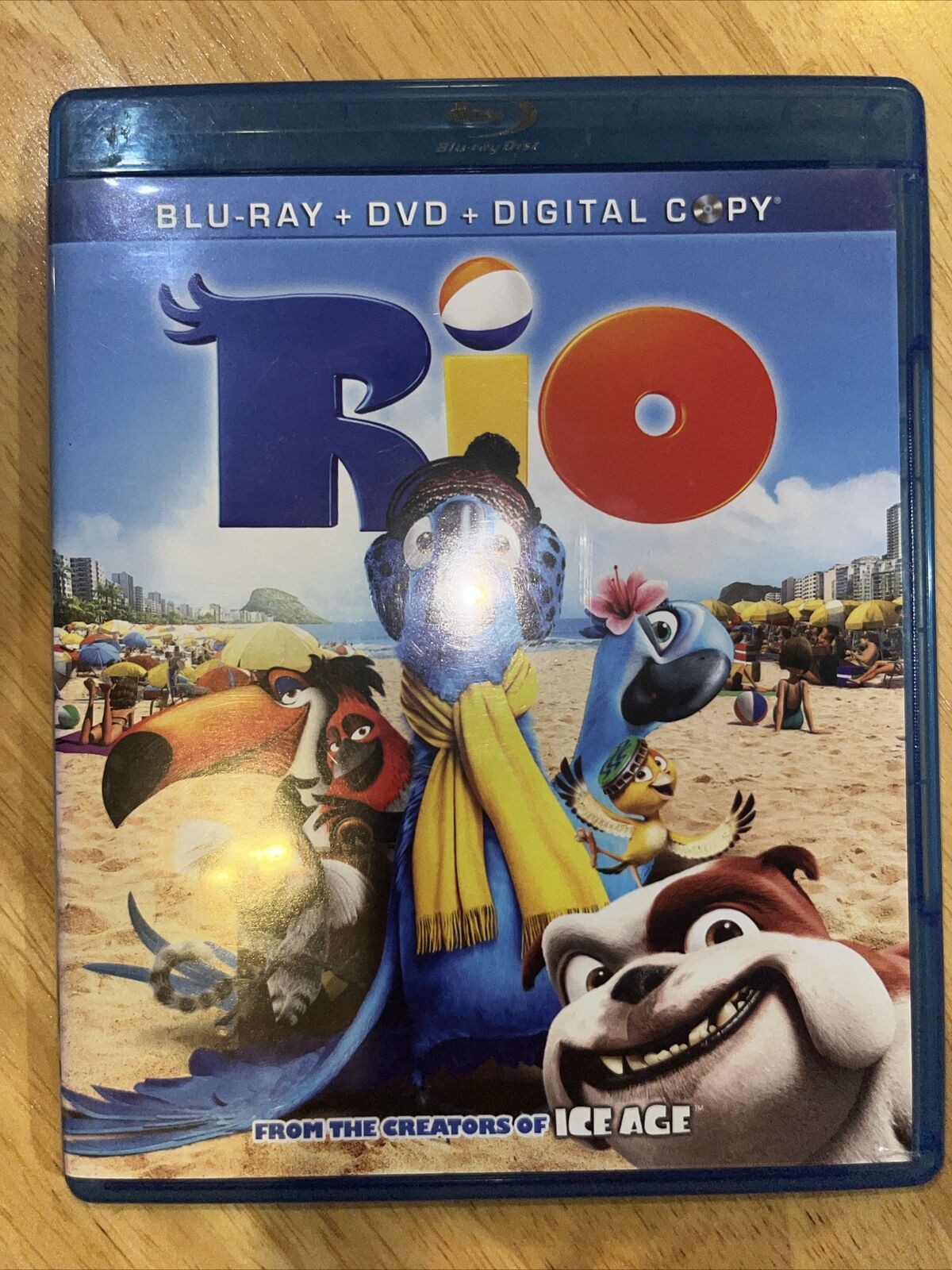 Rio (Blu-ray/DVD, 2011, 3-Disc Set, Includes Digital Copy)