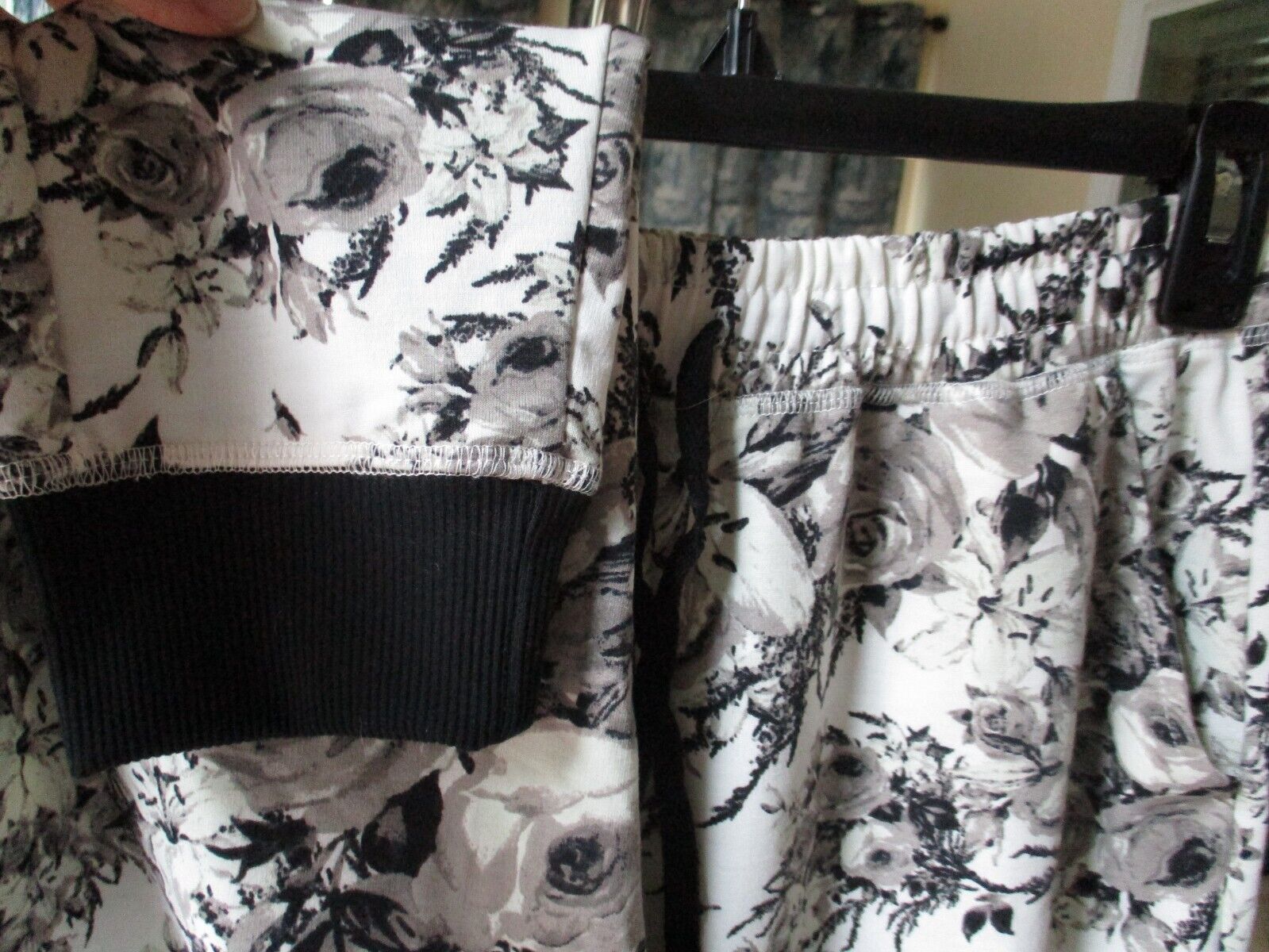 LuLaRoe NWOT Jax SMALL Black Gray White Floral Joggers Sweatpants