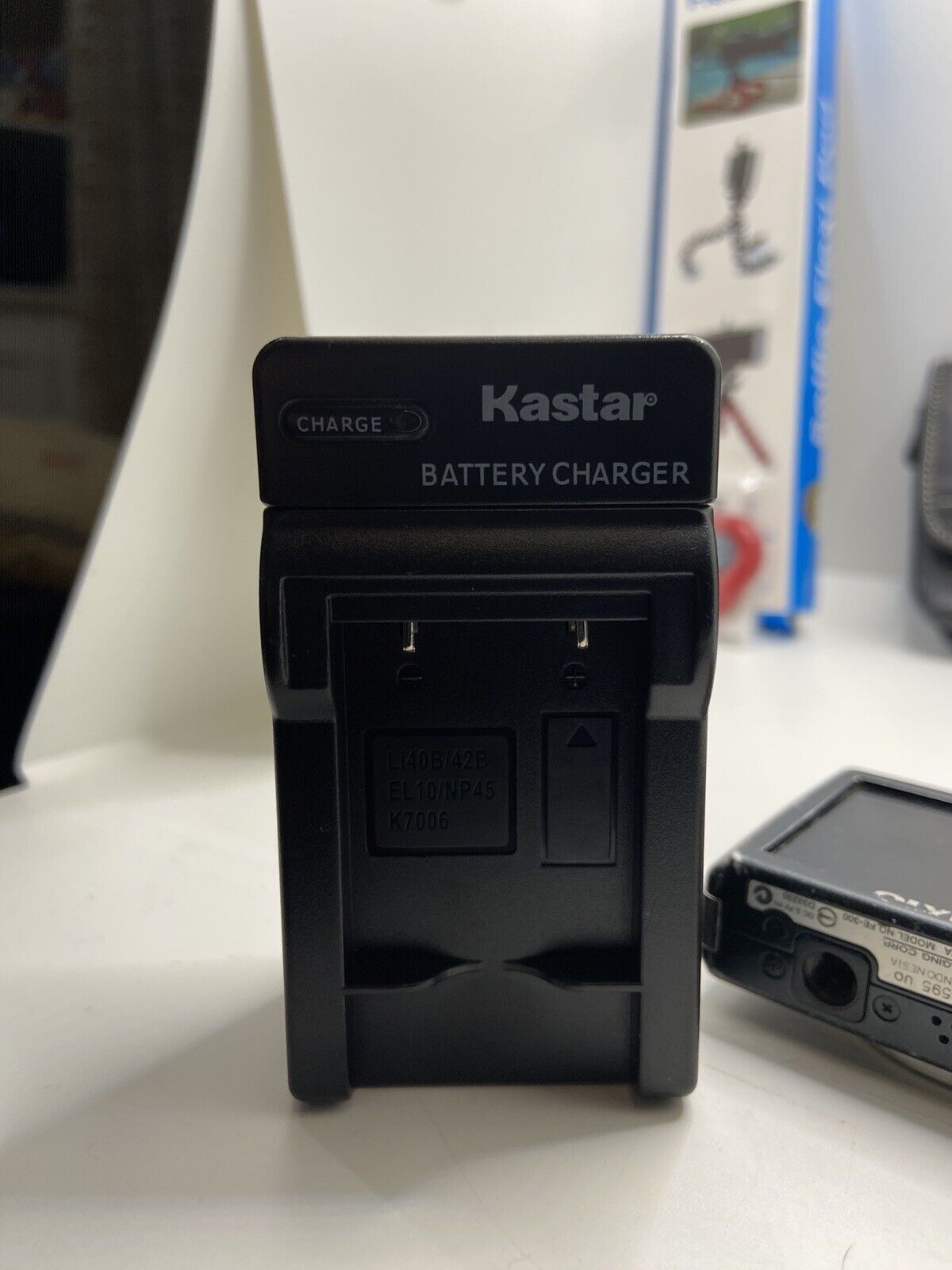 Olympus FE FE-300 12MP Tripod, Cases, Battery +Charger, 2GB BUNDLE TESTED