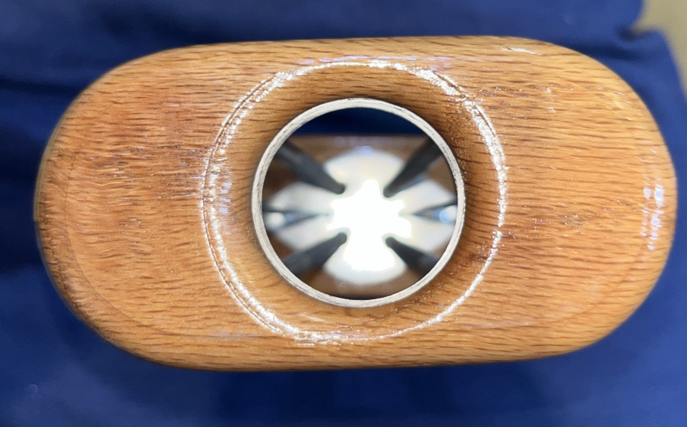 Twistable Pen Holder Made From Wood And Scalpels