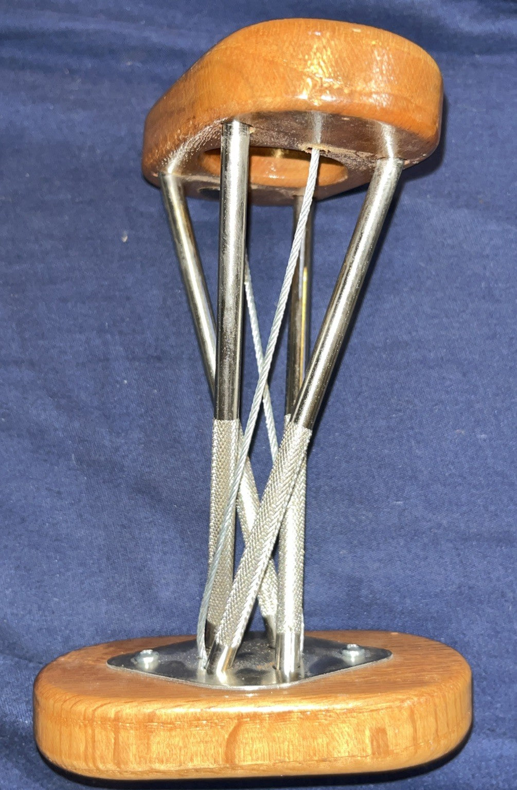 Twistable Pen Holder Made From Wood And Scalpels