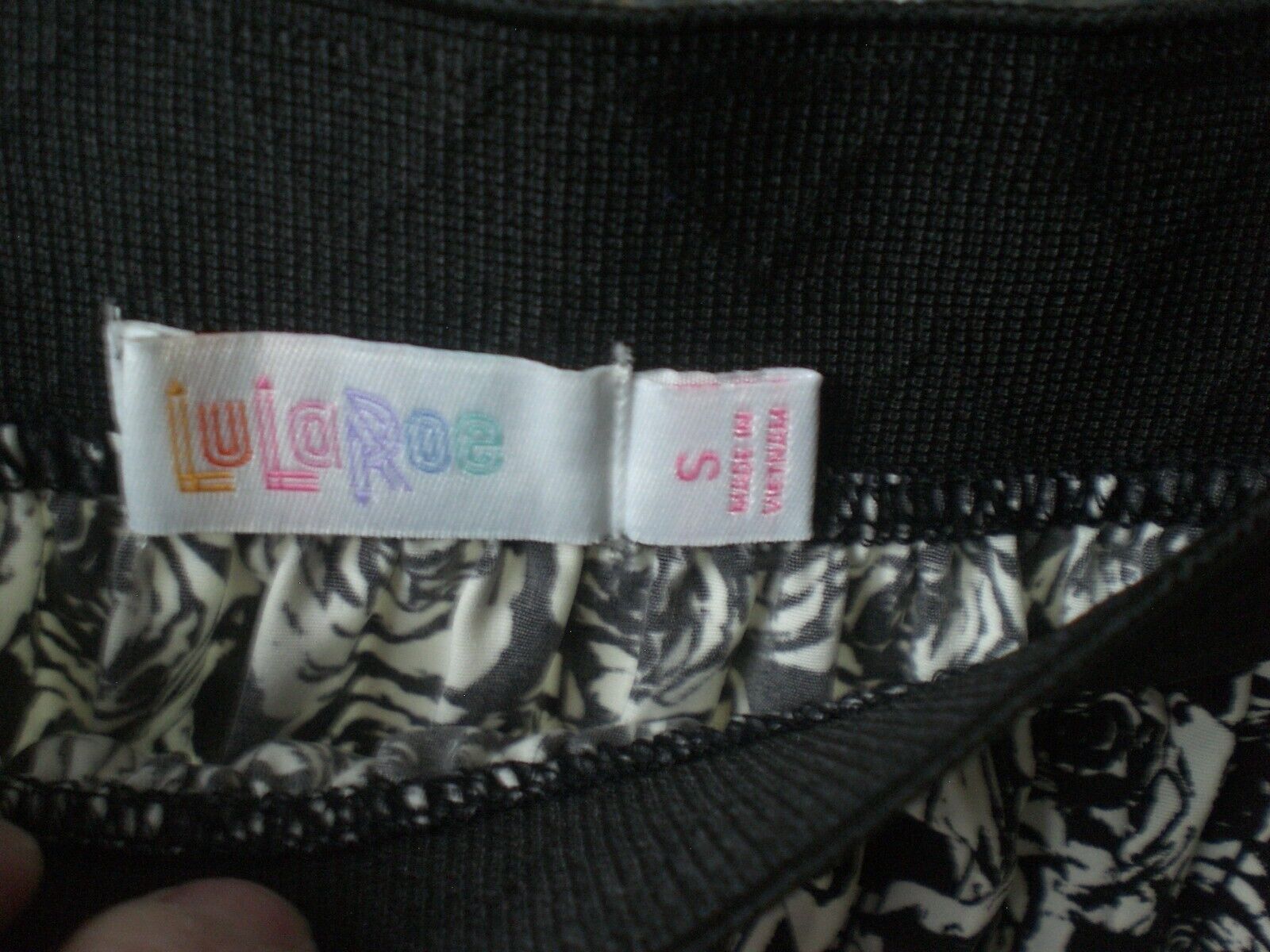 NWT LuLaRoe Black White Roses Jill Accordion Skirt SMALL