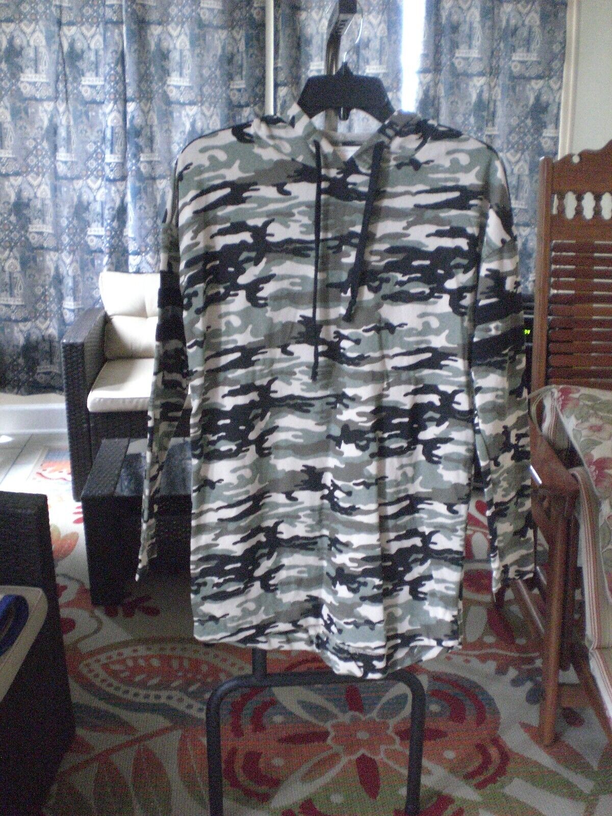 Bobbie Brooks Camo Hoodie Sweatshirt SMALL