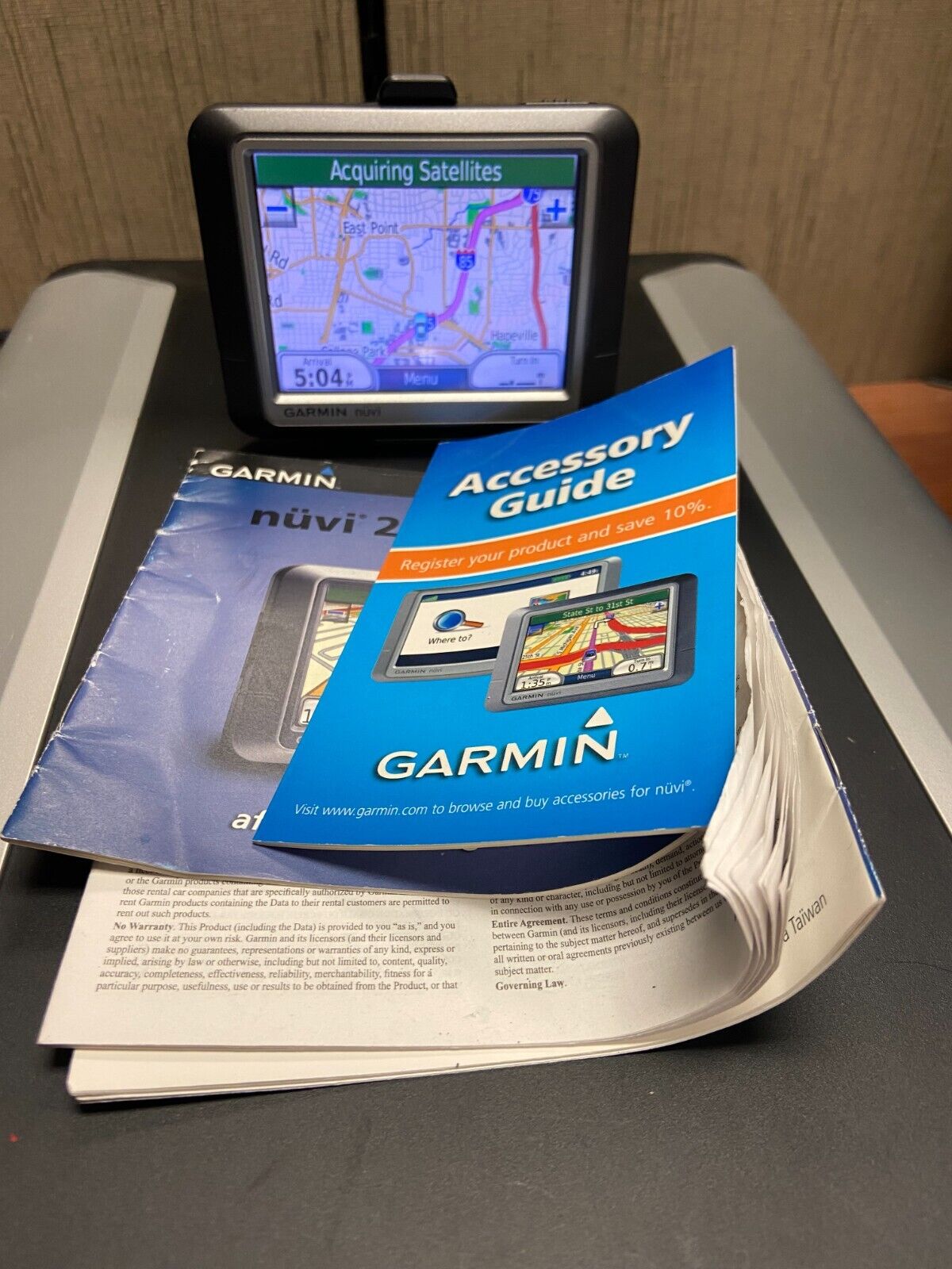 Garmin nuvi 260 32GB SD Bundle with 2022 Maps, Charger / Data Cable, Manual