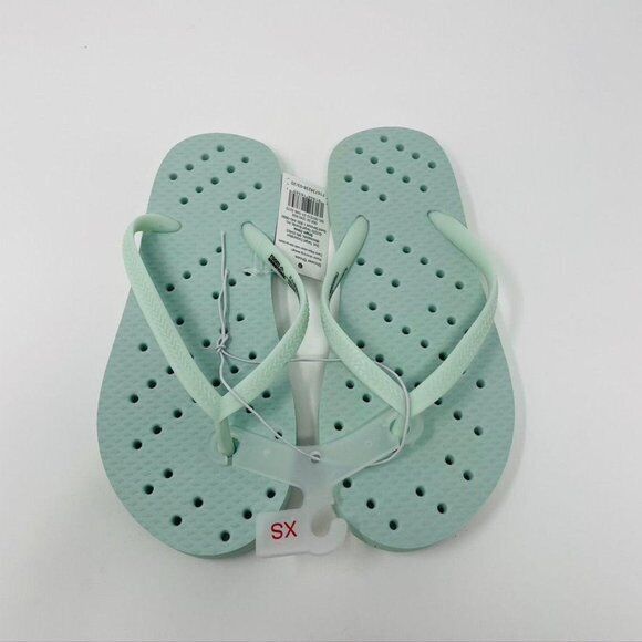 Room Essentials - Shower Shoes - Flip Flops - Extra Small - Seafoam Green