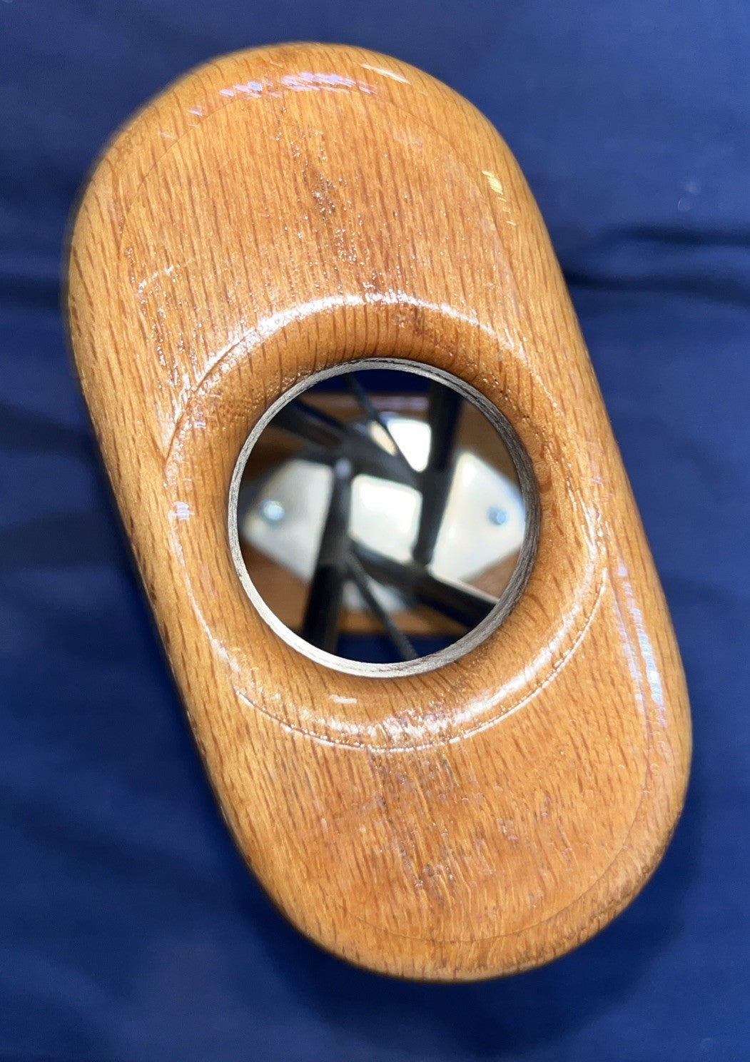 Twistable Pen Holder Made From Wood And Scalpels