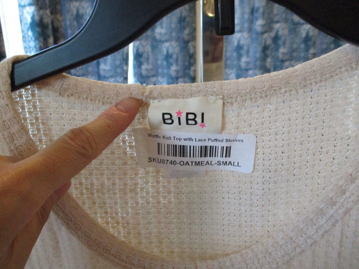 BiBi Oatmeal Waffle Knit Top with Lace Puffed Sleeve SMALL w/ Flaws