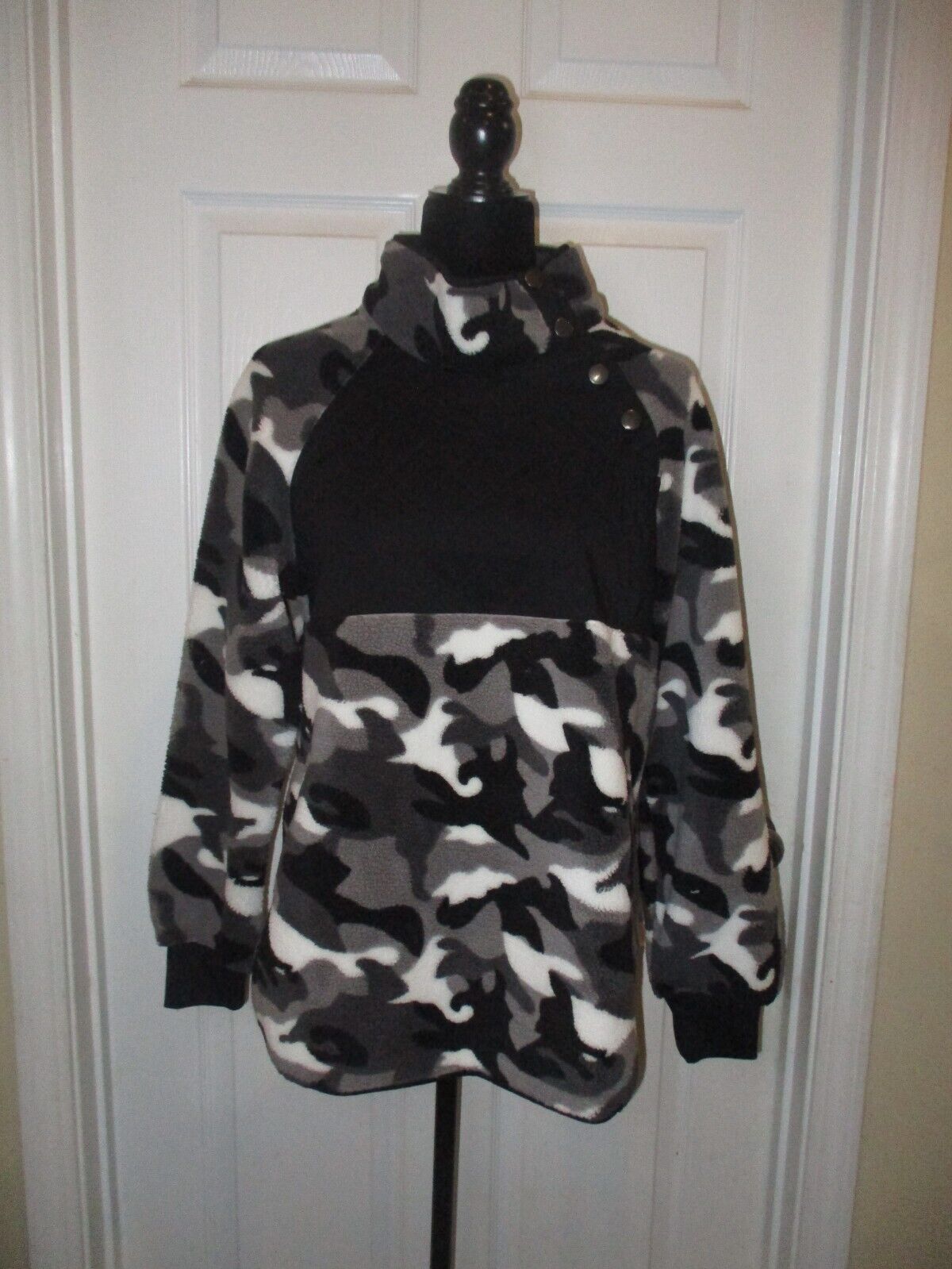 White Birch Black White Gray Camo Fleece Pullover Small NEW