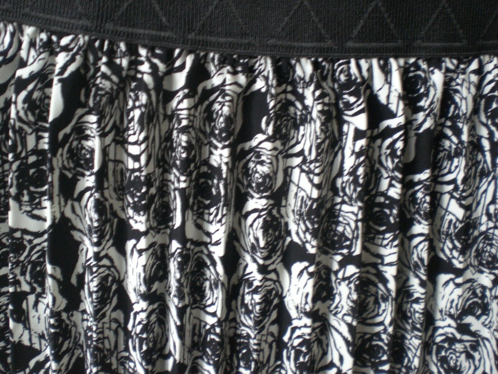 NWT LuLaRoe Black White Roses Jill Accordion Skirt SMALL