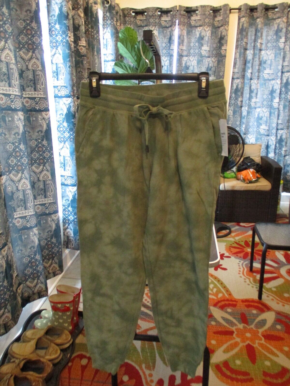 NEW with Tags Old Navy Dyed Green Joggers Sweatpants SMALL