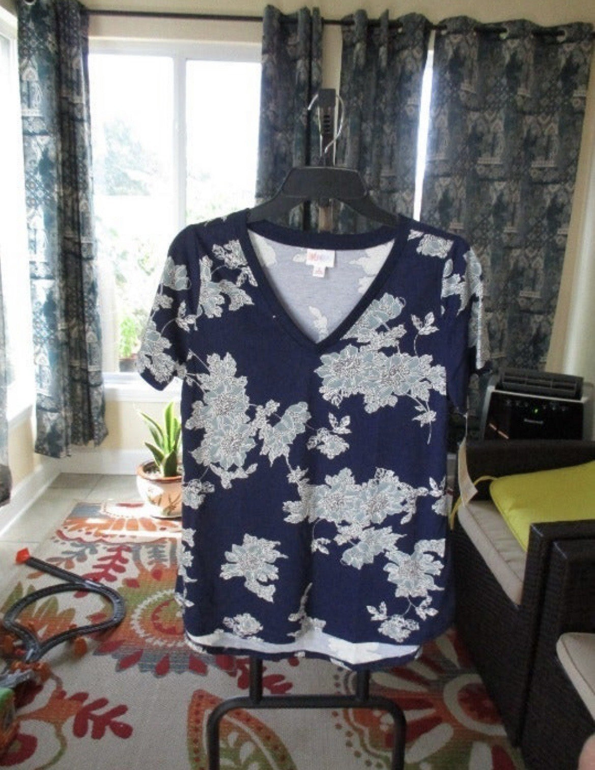 NWT LuLaRoe Christy V-neck Navy Floral Top Shirt Blouse SMALL