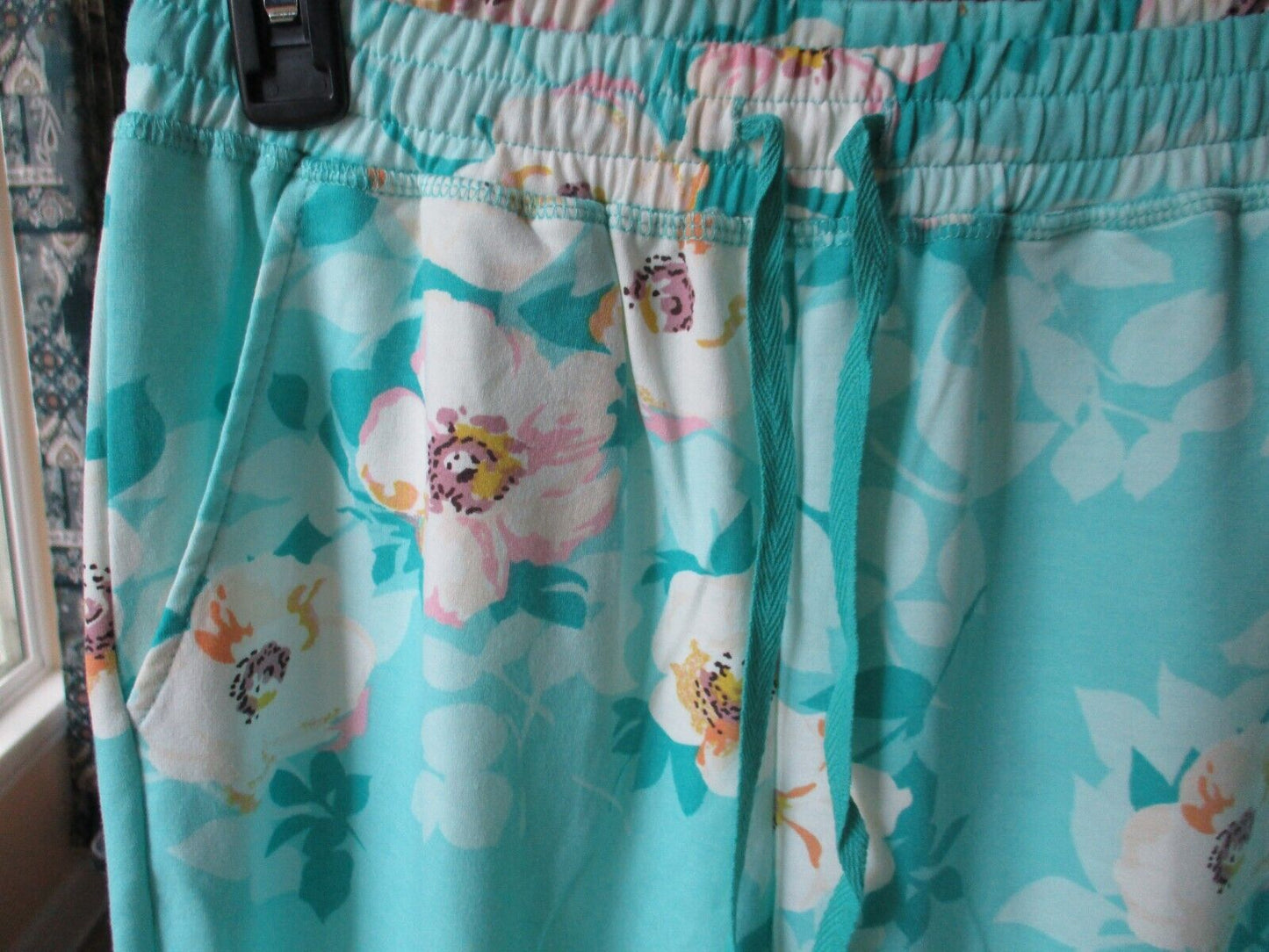 LuLaRoe NWOT SMALL Jax Aqua with White and Pink Floral Joggers Sweatpants