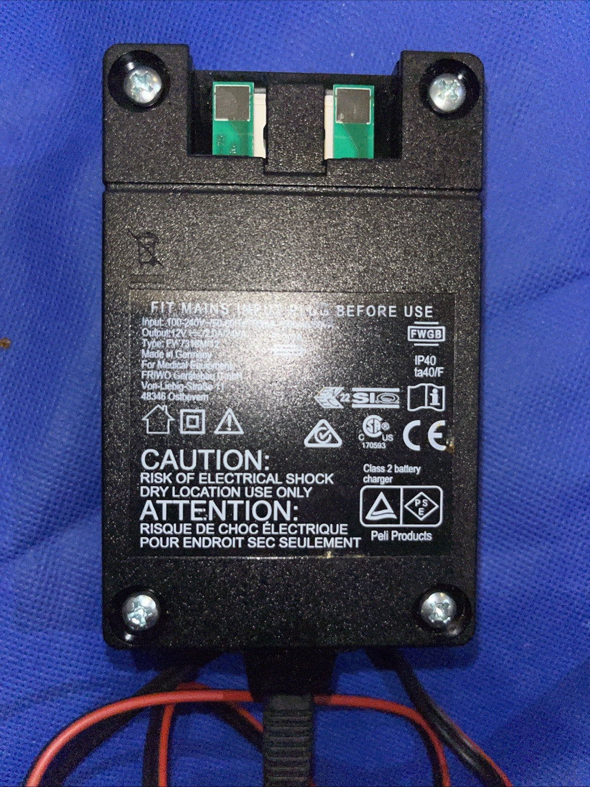 Pelican Flash Light Charger FW7318M/12 w/ US & International Receptacle Changers