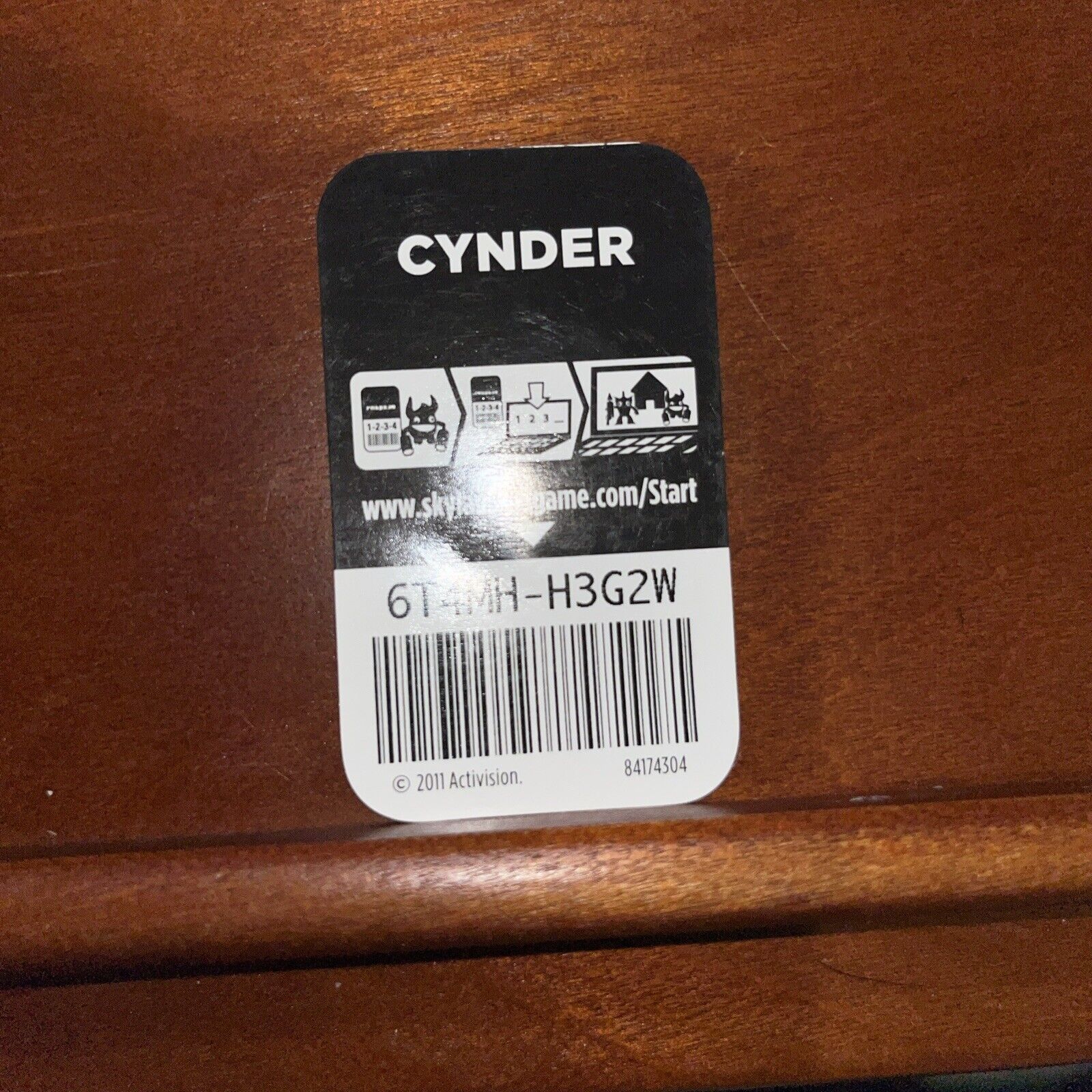 Skylanders Cynder With Stickers And Cards ￼