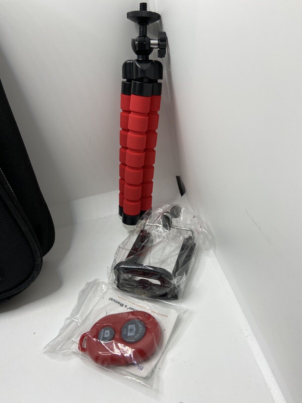 Olympus FE-310 8.0MP w/Cases, Tripod, USB Cable, Phone Shutter Remote BUNDLE