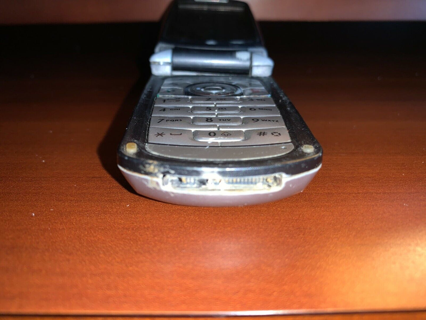 Motorola V series V710 - Silver (Verizon) Cellular Phone !!For Parts Only!