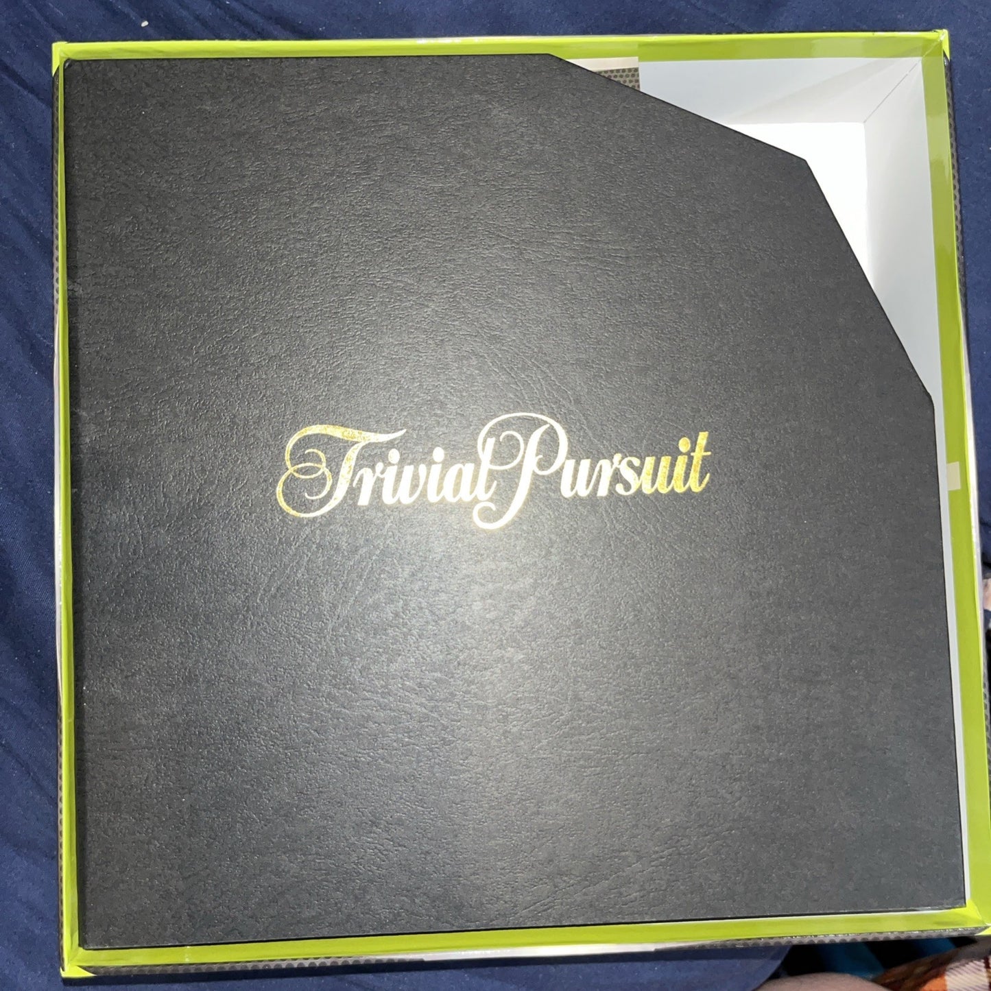 Hasbro Trivial Pursuit Digital Choice Game 25th Anniversary Edition EUC Working