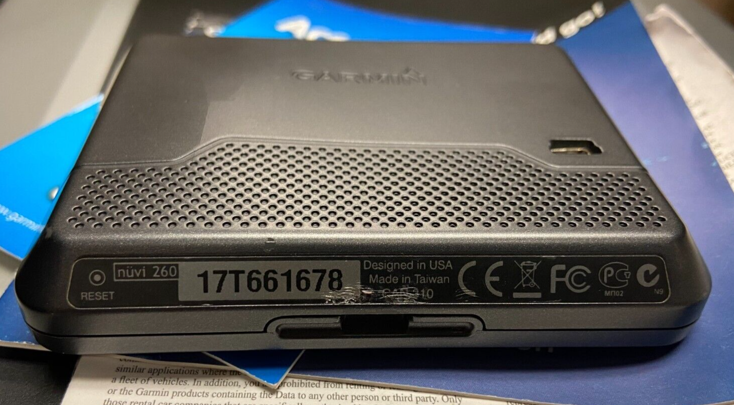 Garmin nuvi 260 32GB SD Bundle with 2022 Maps, Charger / Data Cable, Manual