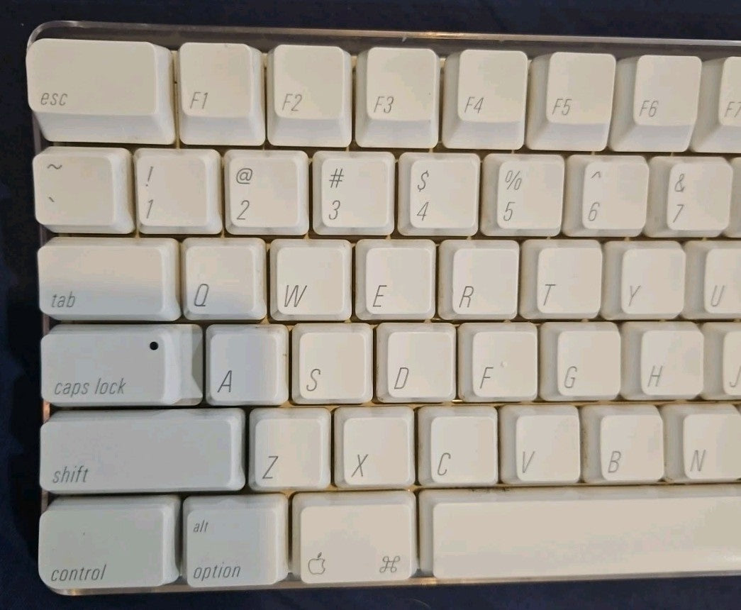Apple A1048 Wired USB Keyboard - White - Tested