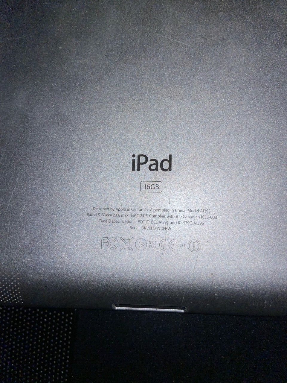 Apple iPad 2 16GB, Wi-Fi, 9.7in - White - !! For Pars Only !!