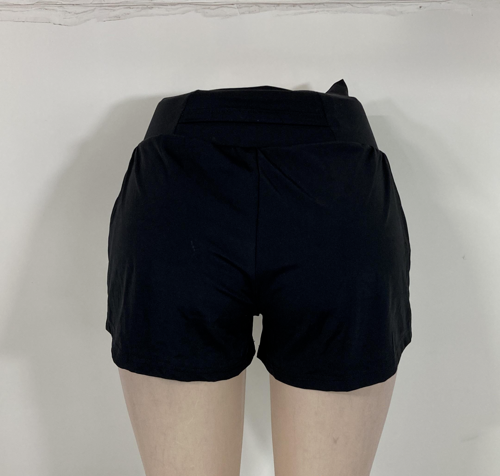 Halara Womens Black Elastic Waist Pull On Yoga Shorts NWT Small