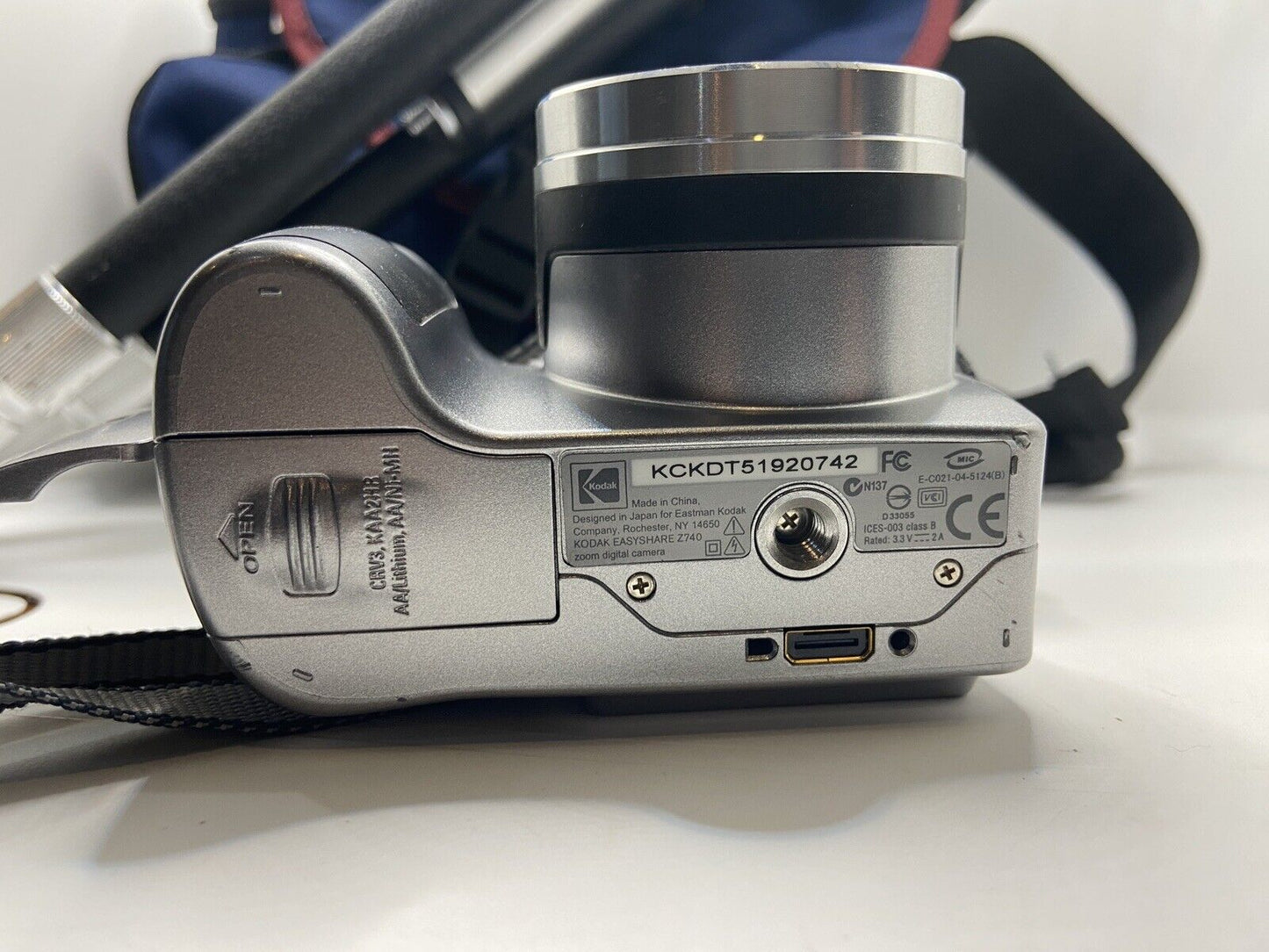 Kodak EasyShare Z740 5.0MP Digital Camera w/Lowepro Case, Tripod, 128MB SD Card