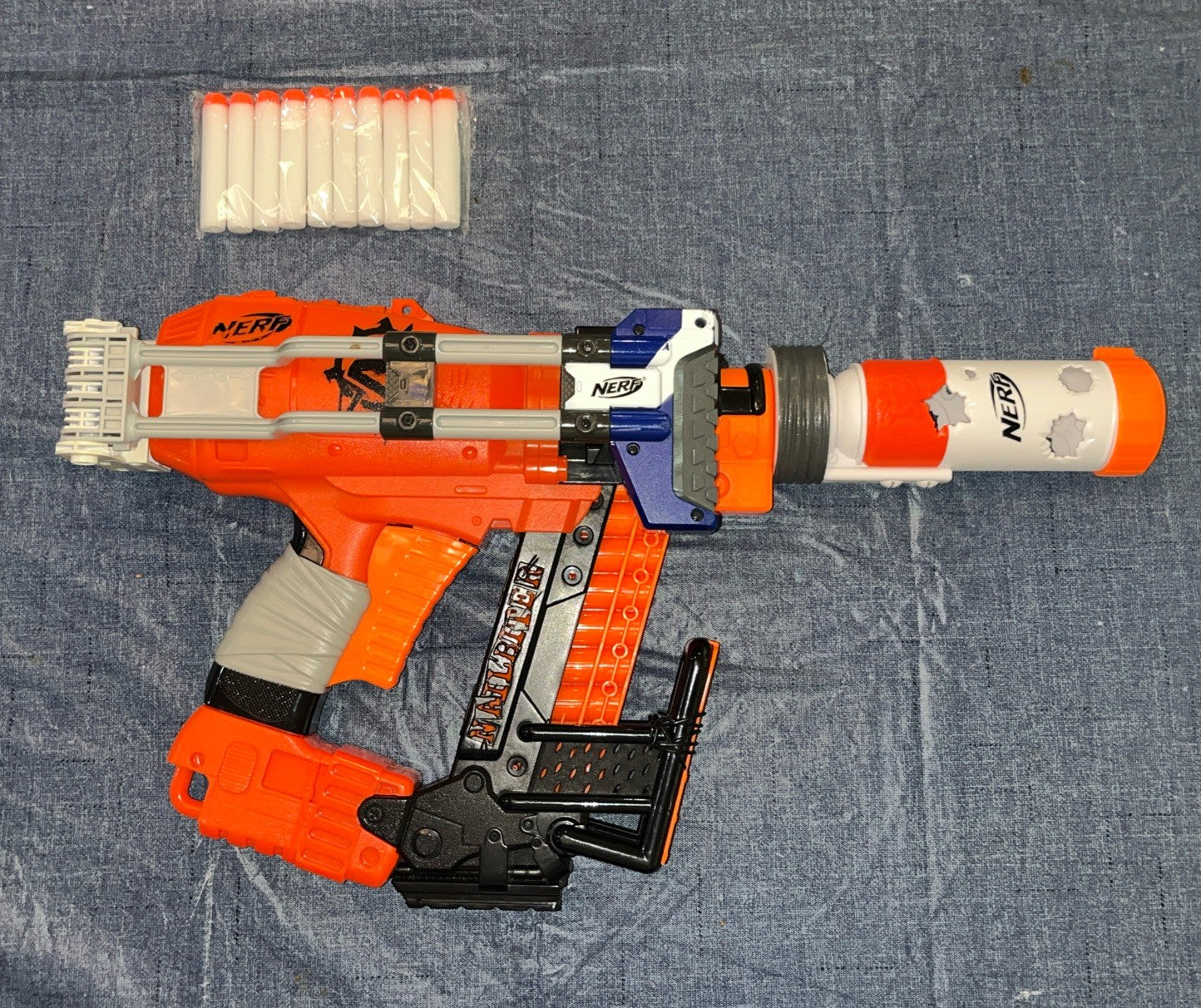 Nerf Zombie Strike Nail biter W/ Muzzle Suppressor and Folding Stock W/10 Darts