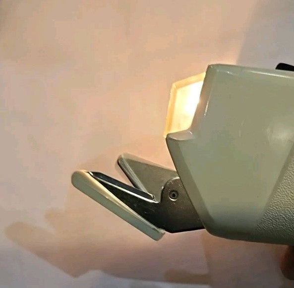 VTG National 2 Speed A3004 Electric Scissors 115V 60Hz 5W Automatic Light WORKS