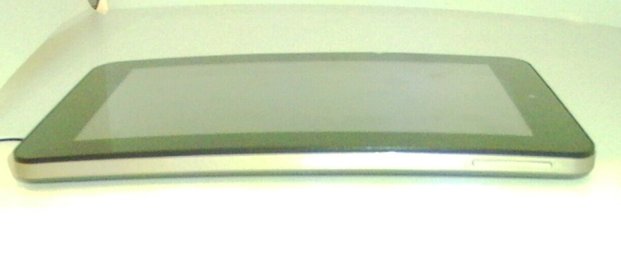 HP Slate 7 - Tablet Bundle - 32GB - Earphones - Charger - Cable.  BUNDLE