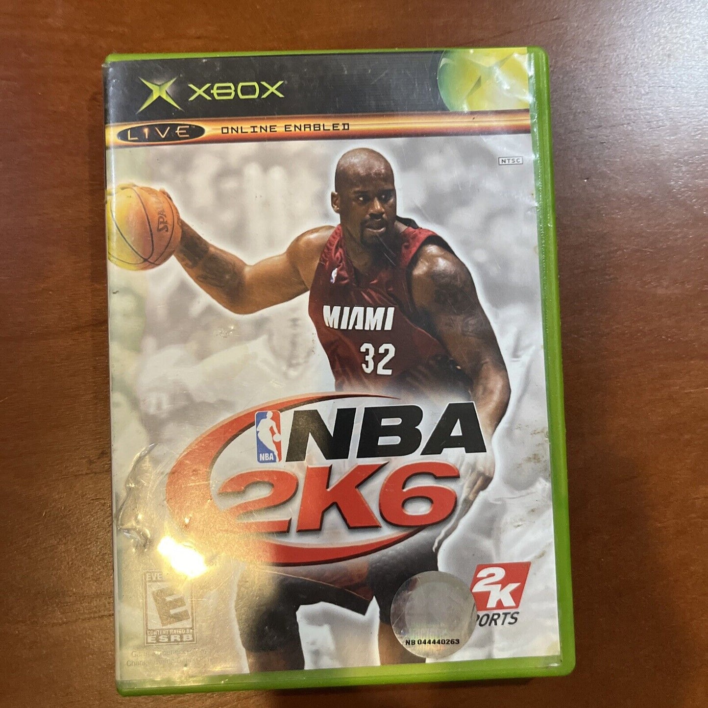 NBA 2K6 ( Xbox ) water damaged artwork investigation. Includes manual. Tested.