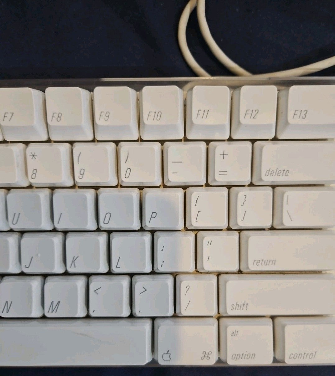 Apple A1048 Wired USB Keyboard - White - Tested