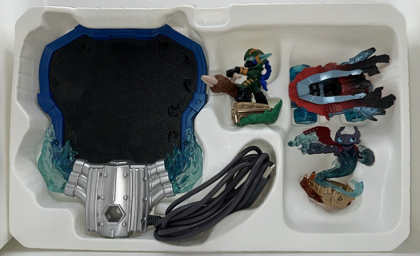 Skylanders  Superchargers Starter Pack XBOX 360 CIB. TESTED.