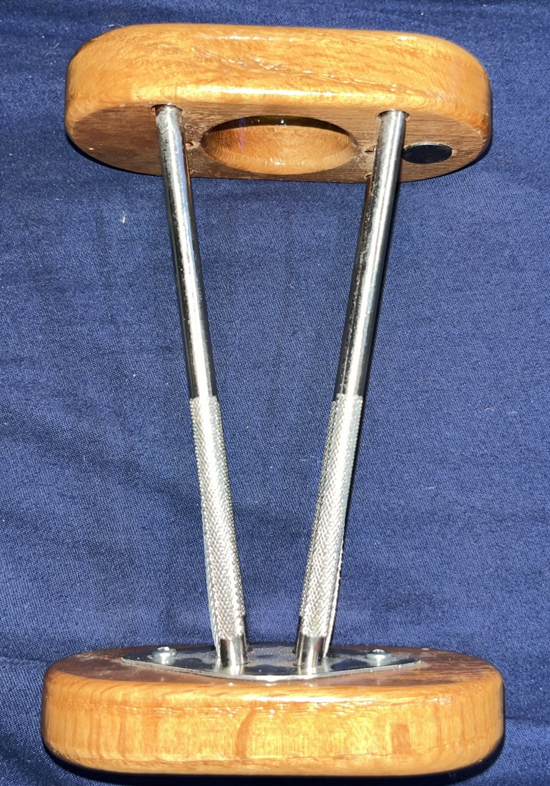 Twistable Pen Holder Made From Wood And Scalpels