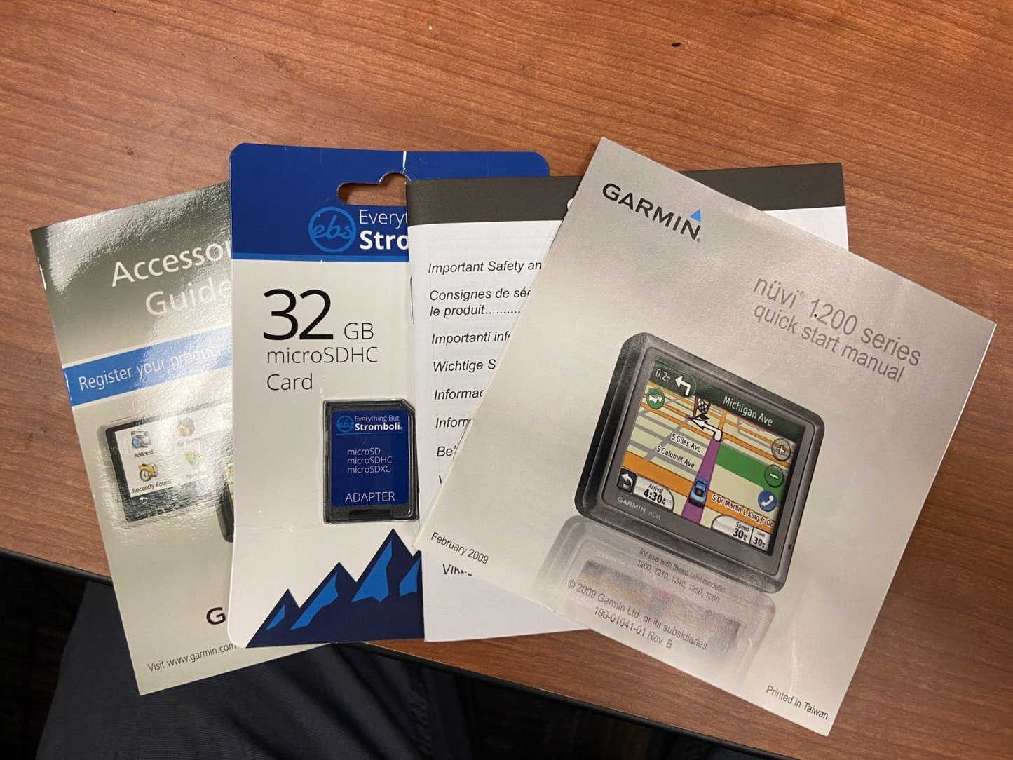 Garmin nuvi 1260 T GPS 32GB + Data + Charger + Mount + 2022 Maps Bundled