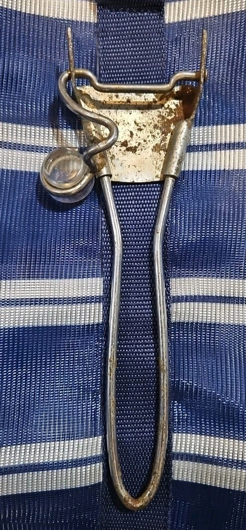 Vintage Pyrex Flameware Pot/Pan Lifter