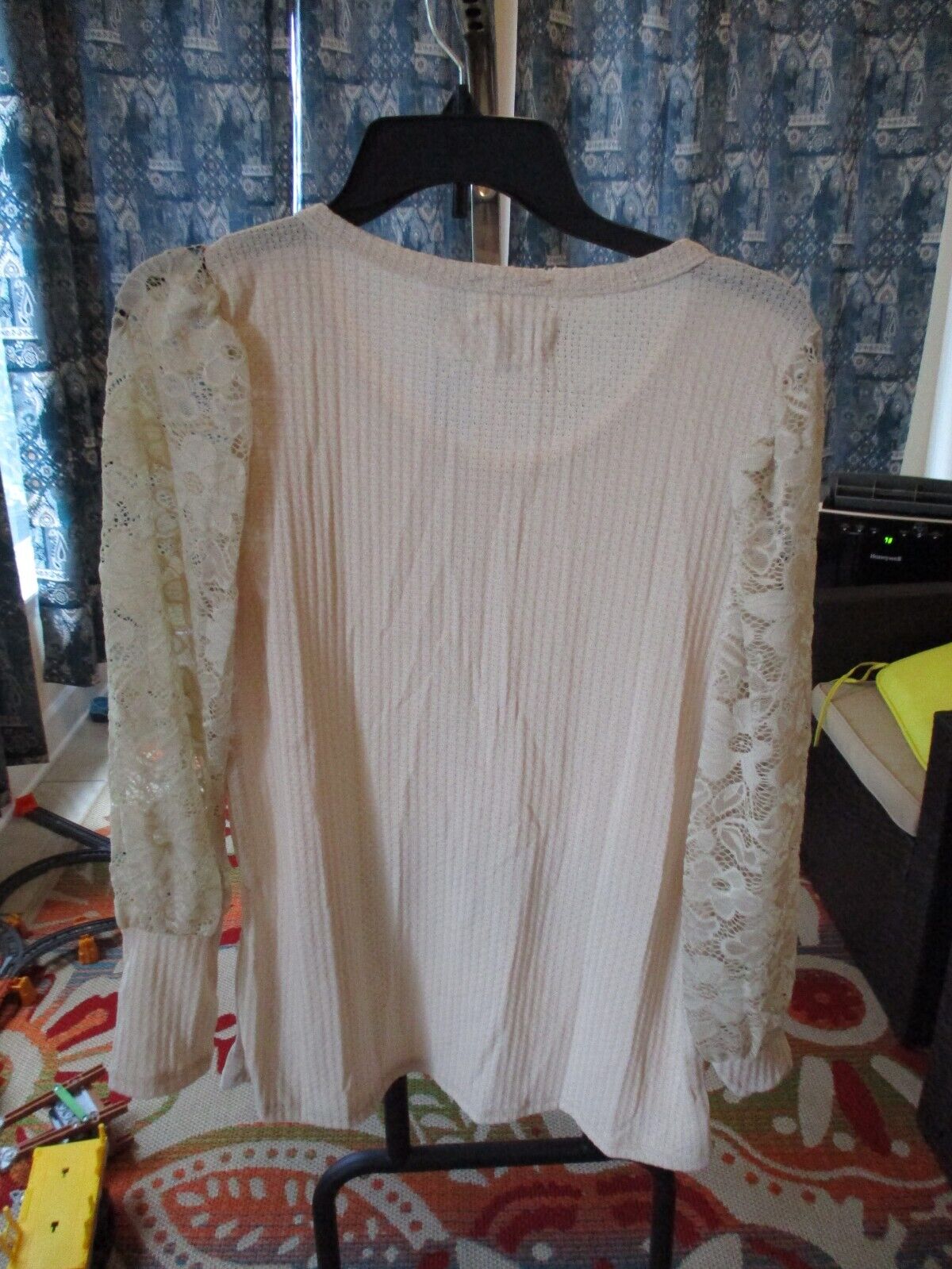 BiBi Oatmeal Waffle Knit Top with Lace Puffed Sleeve SMALL w/ Flaws