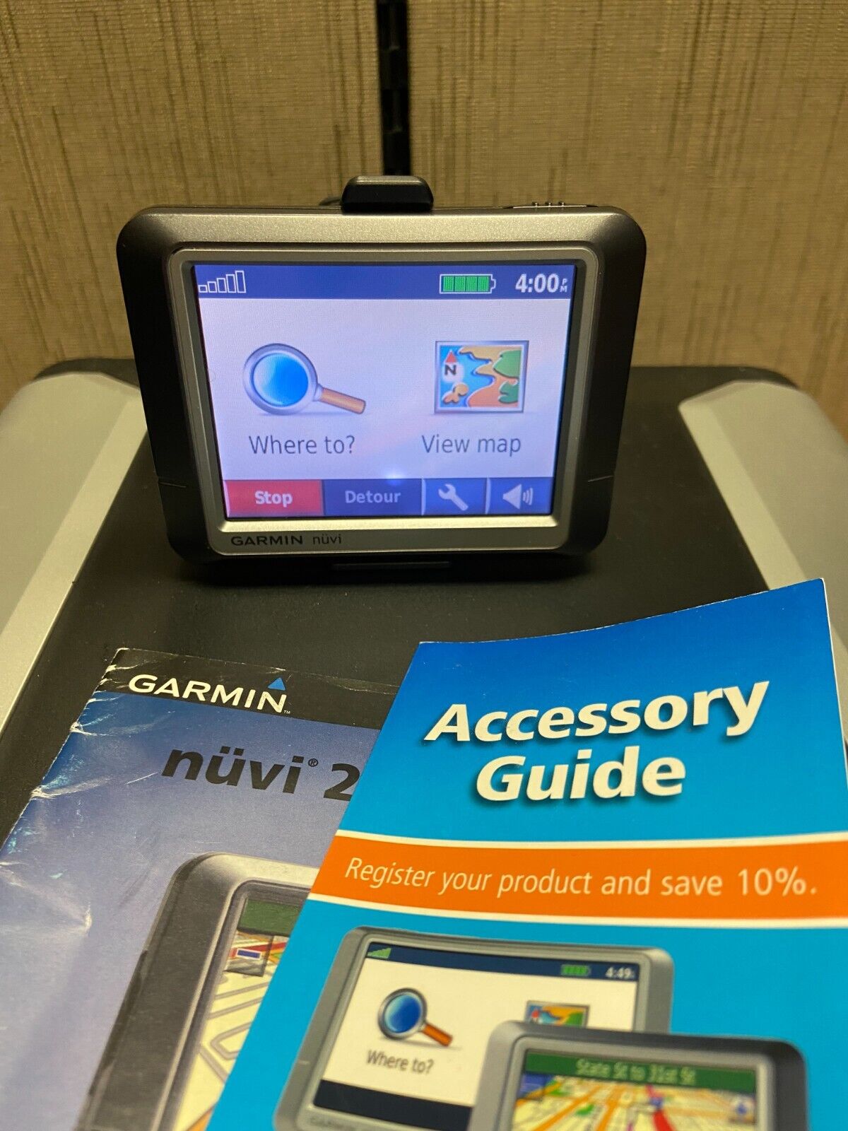 Garmin nuvi 260 32GB SD Bundle with 2022 Maps, Charger / Data Cable, Manual