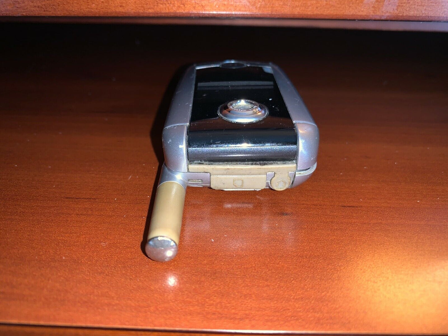 Motorola V series V710 - Silver (Verizon) Cellular Phone !!For Parts Only!