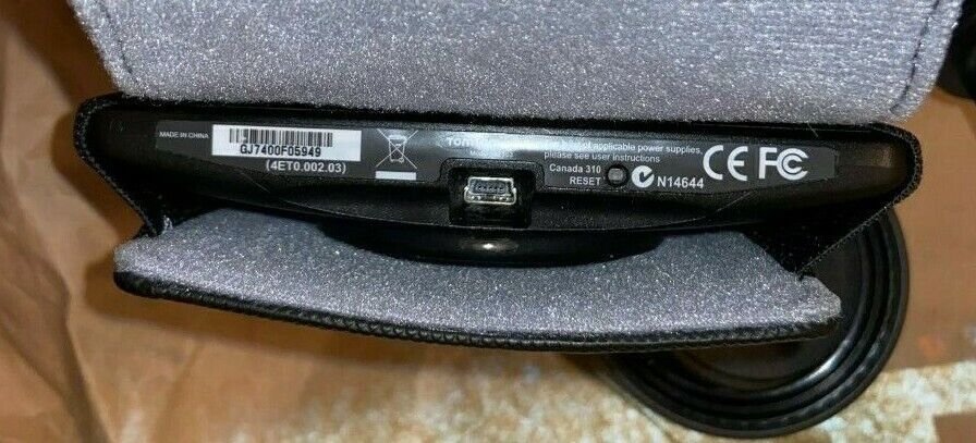 TomTom XL 4ET03 w/ Mount Kit / Car Charger / Data Cable / Manual / Case - Bundle