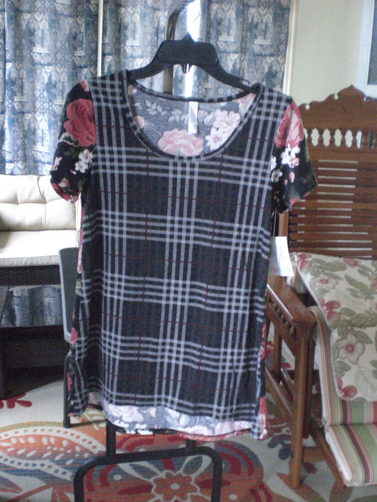 NWT LuLaRoe Classic T Shirt Top Blouse Black Plaid with Pink Floral SMALL