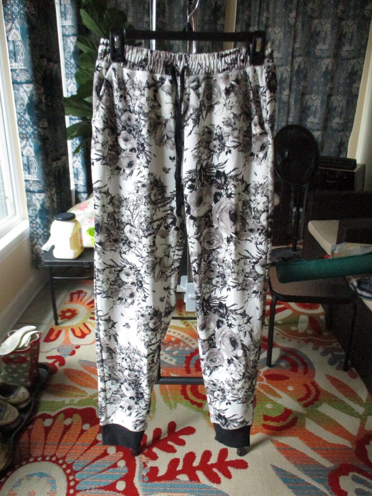 LuLaRoe NWOT Jax SMALL Black Gray White Floral Joggers Sweatpants