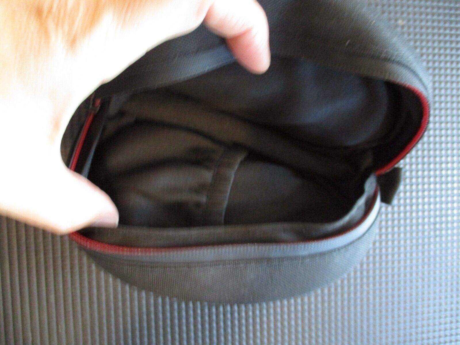 Beats By Dre Headphones Case Soft Travel Case Black & Red Zipper Case