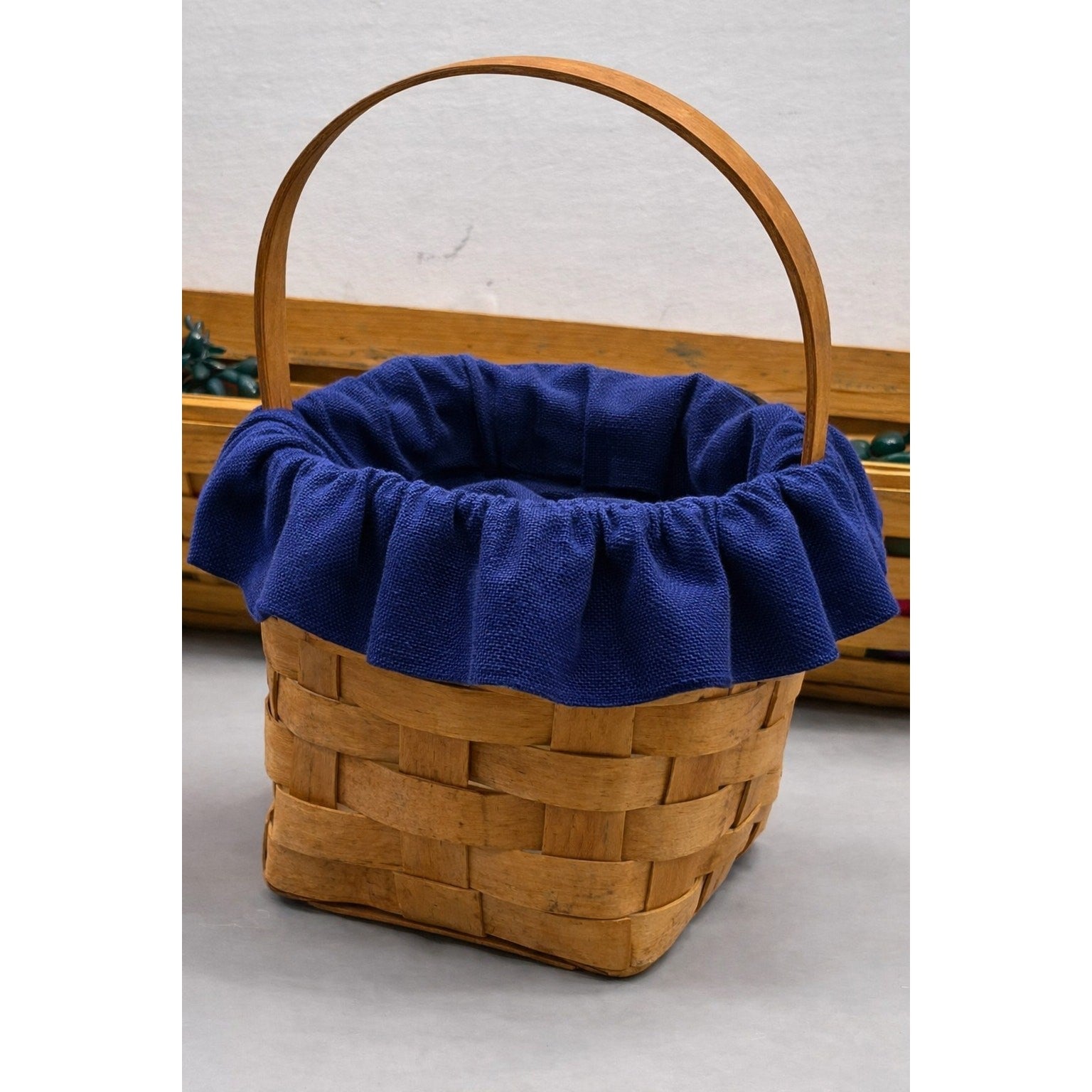 Longaberger Round Basket w/ Clear Insert & 4 New Longaberger Liners