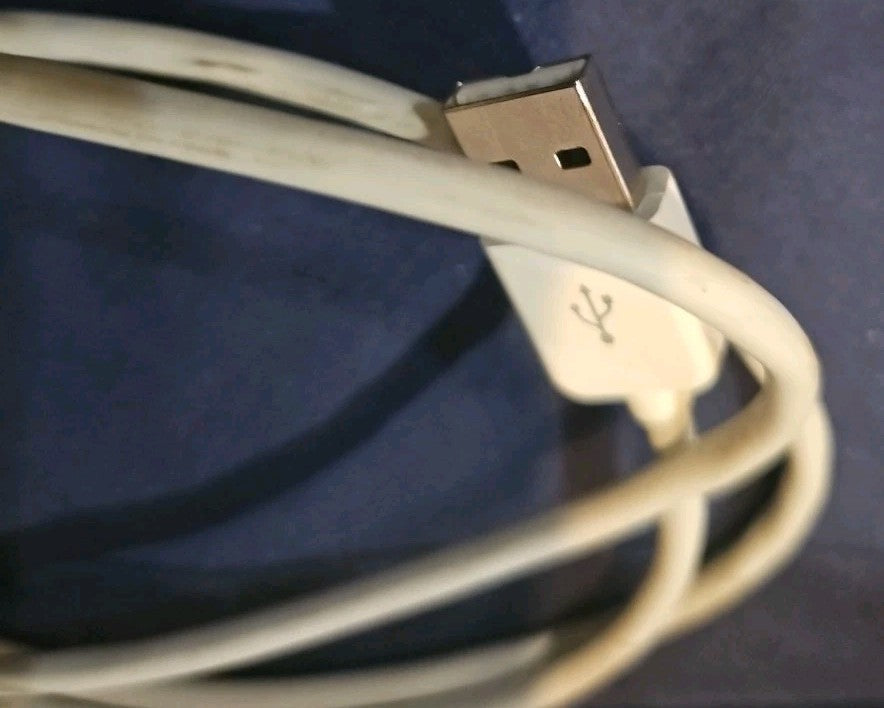 Apple A1048 Wired USB Keyboard - White - Tested