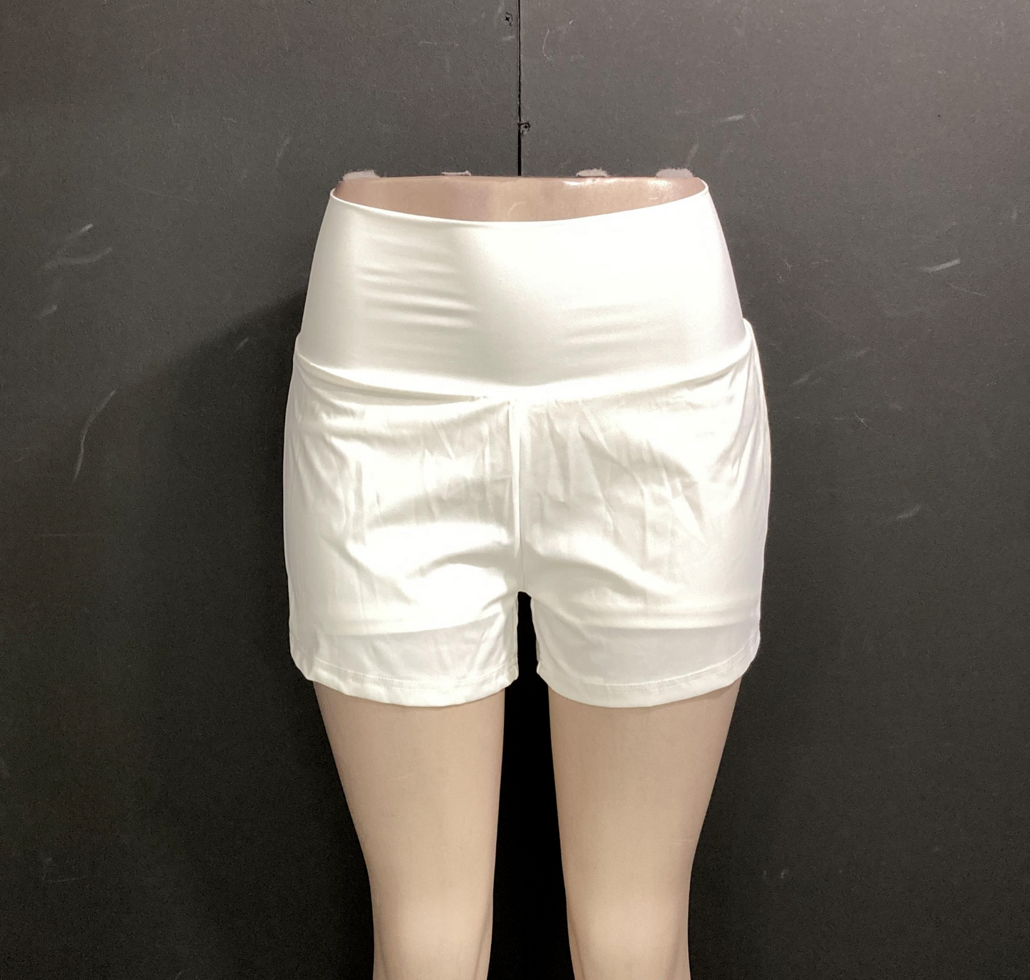 Halara Womens White Elastic Waist Pull On Yoga Shorts NWT Small