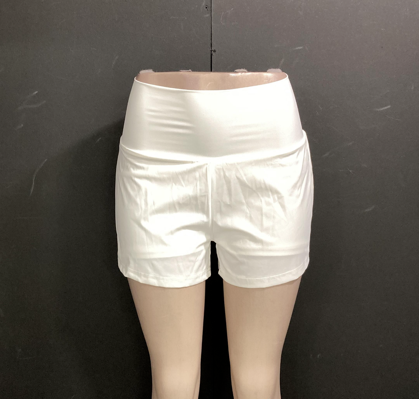 Halara Womens White Elastic Waist Pull On Yoga Shorts NWT Small