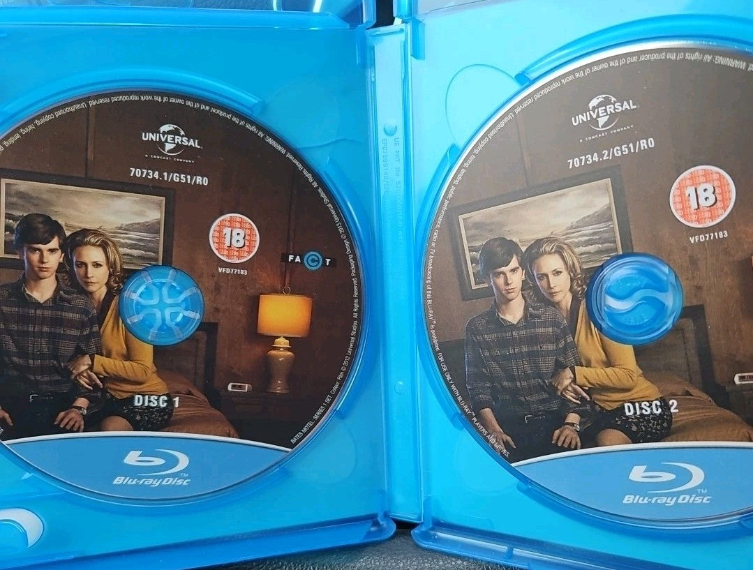 Bates Motel: Seasons One & Two (4-DISC BOX SET) [Blu-Ray] [Region Free] Tested