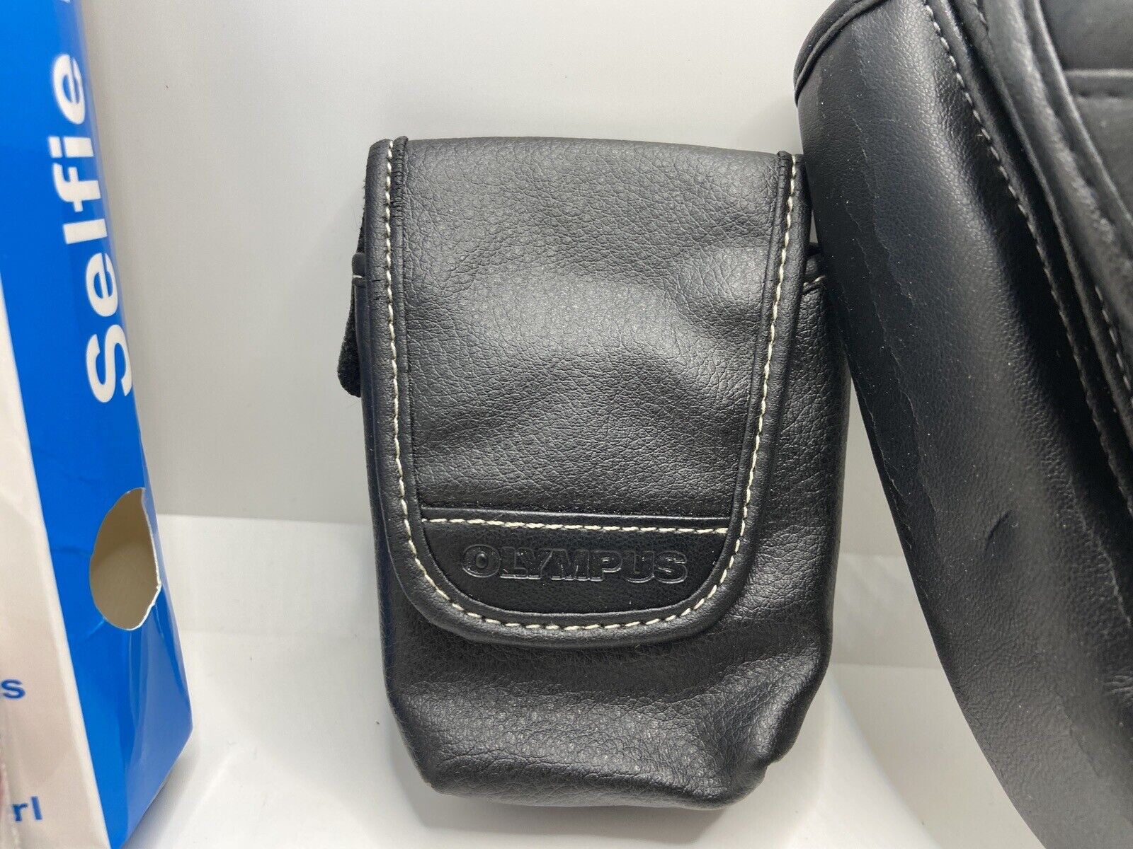 Olympus FE FE-300 12MP Tripod, Cases, Battery +Charger, 2GB BUNDLE TESTED