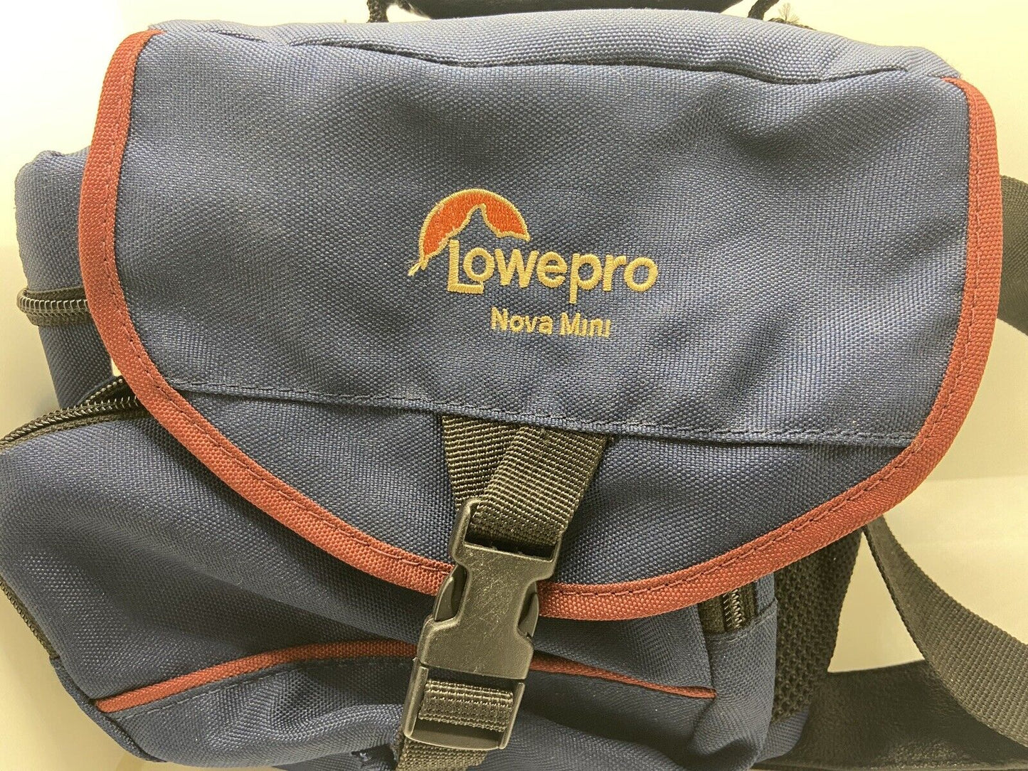 Kodak EasyShare Z740 5.0MP Digital Camera w/Lowepro Case, Tripod, 128MB SD Card